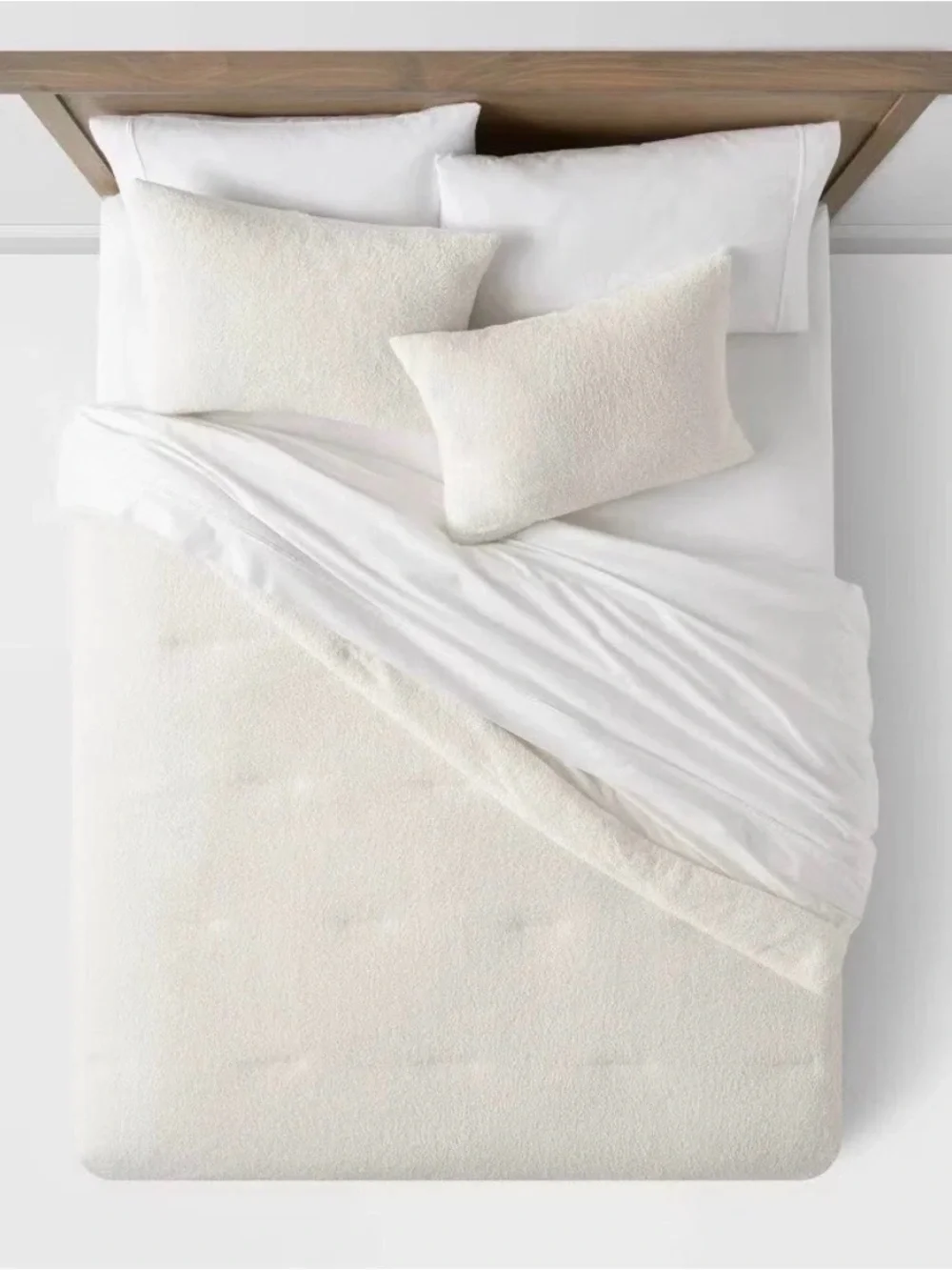 Threshold Microplush Cream Fleece Comforter and 2 Shams Full/Queen size
